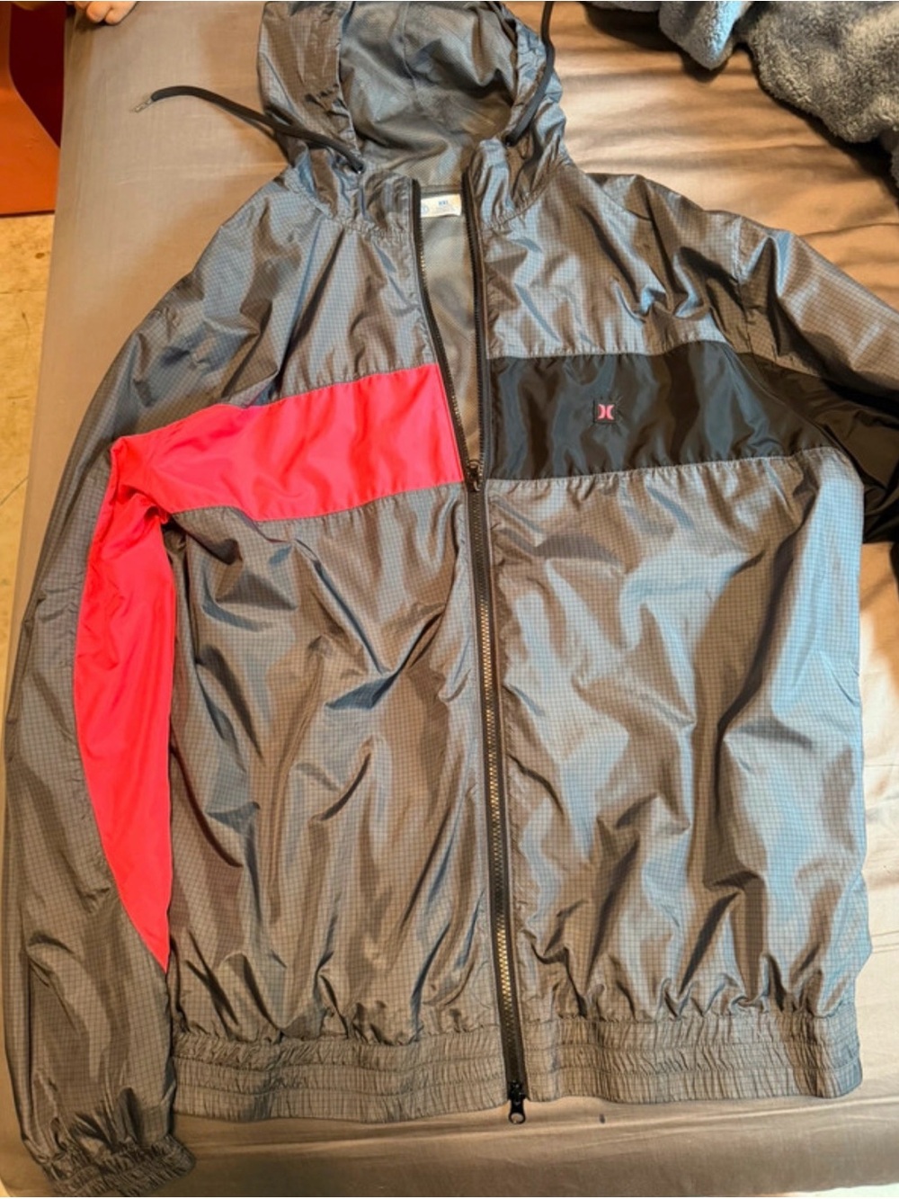 Hurley Men's Gray and pink Lightweight Hooded Windbreaker